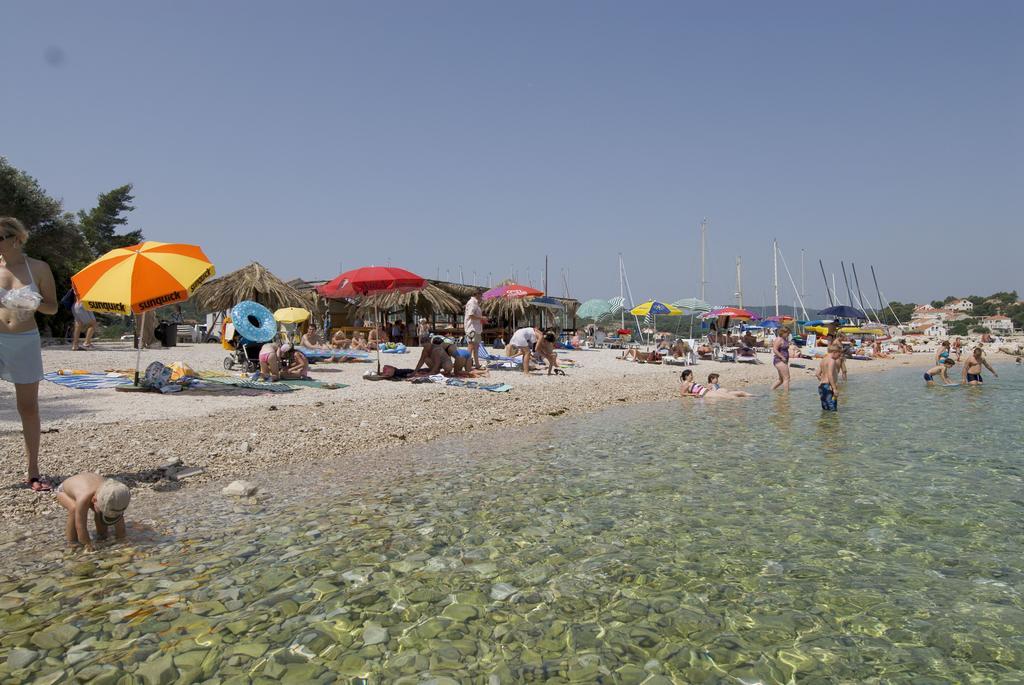 Hotel Borik Lumbarda Bagian luar foto